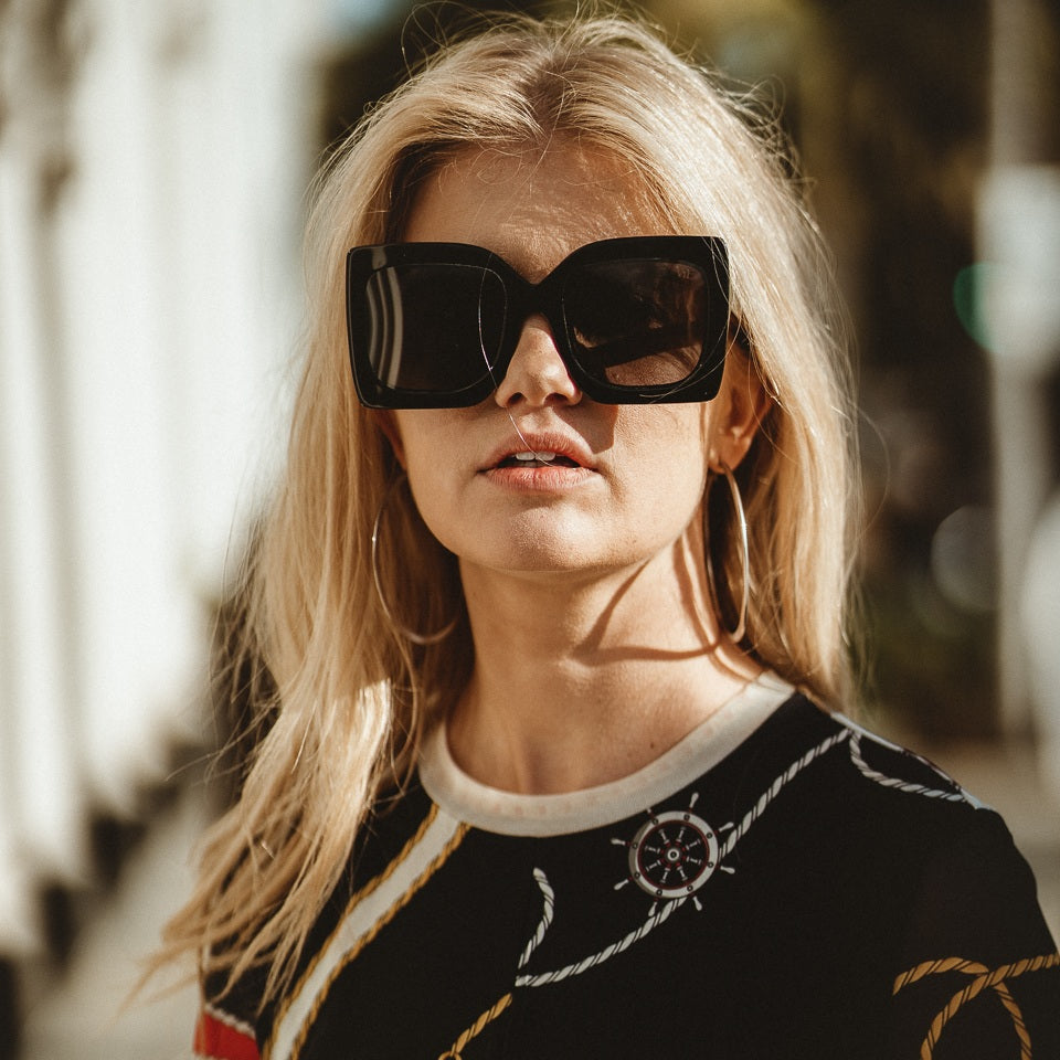 DISCRETION Oversized Sunglasses